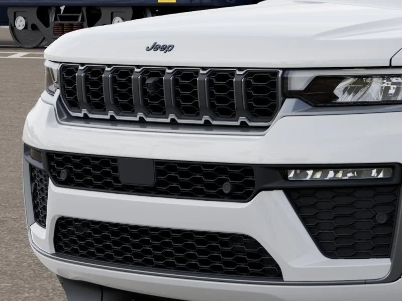 New 2027 Bright White Clear-Coat Paint Jeep Limited image 7