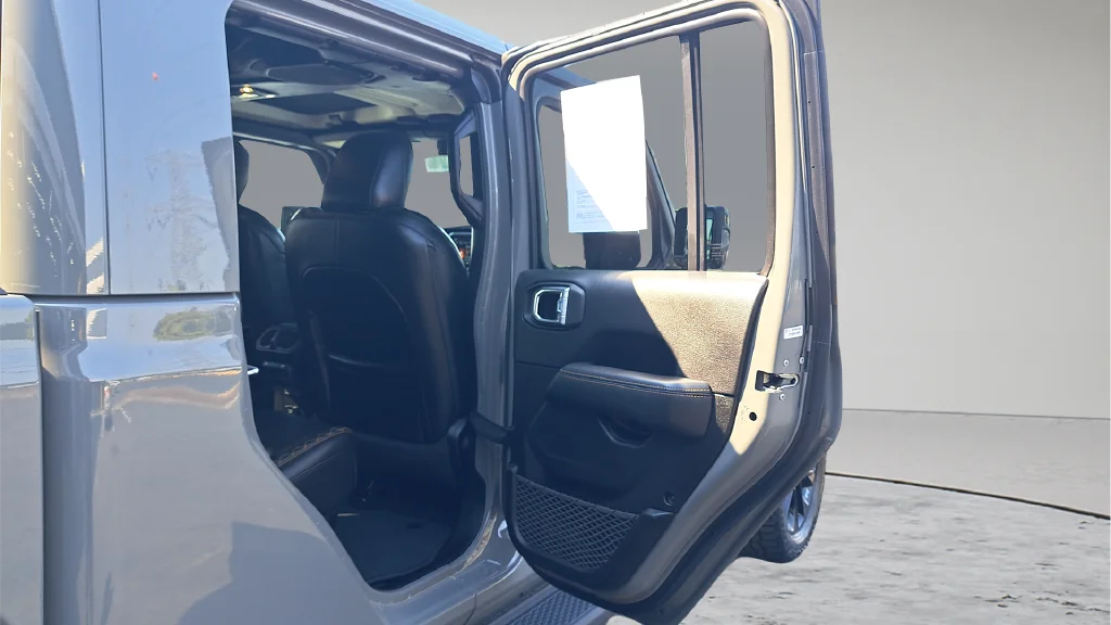 Used 2022 Gray Jeep High Altitude image 13