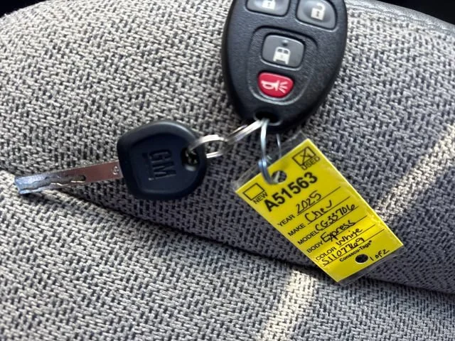 Used 2025 Summit White Chevrolet 1LT image 30