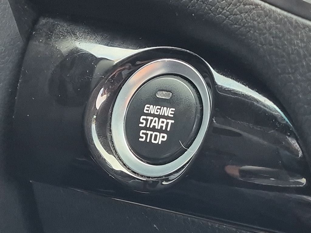 Used 2014 White Kia EX image 17