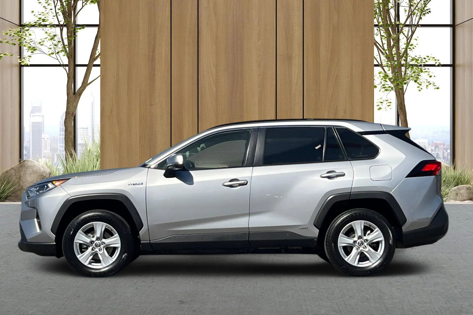Used 2021 Silver Toyota XLE image 7
