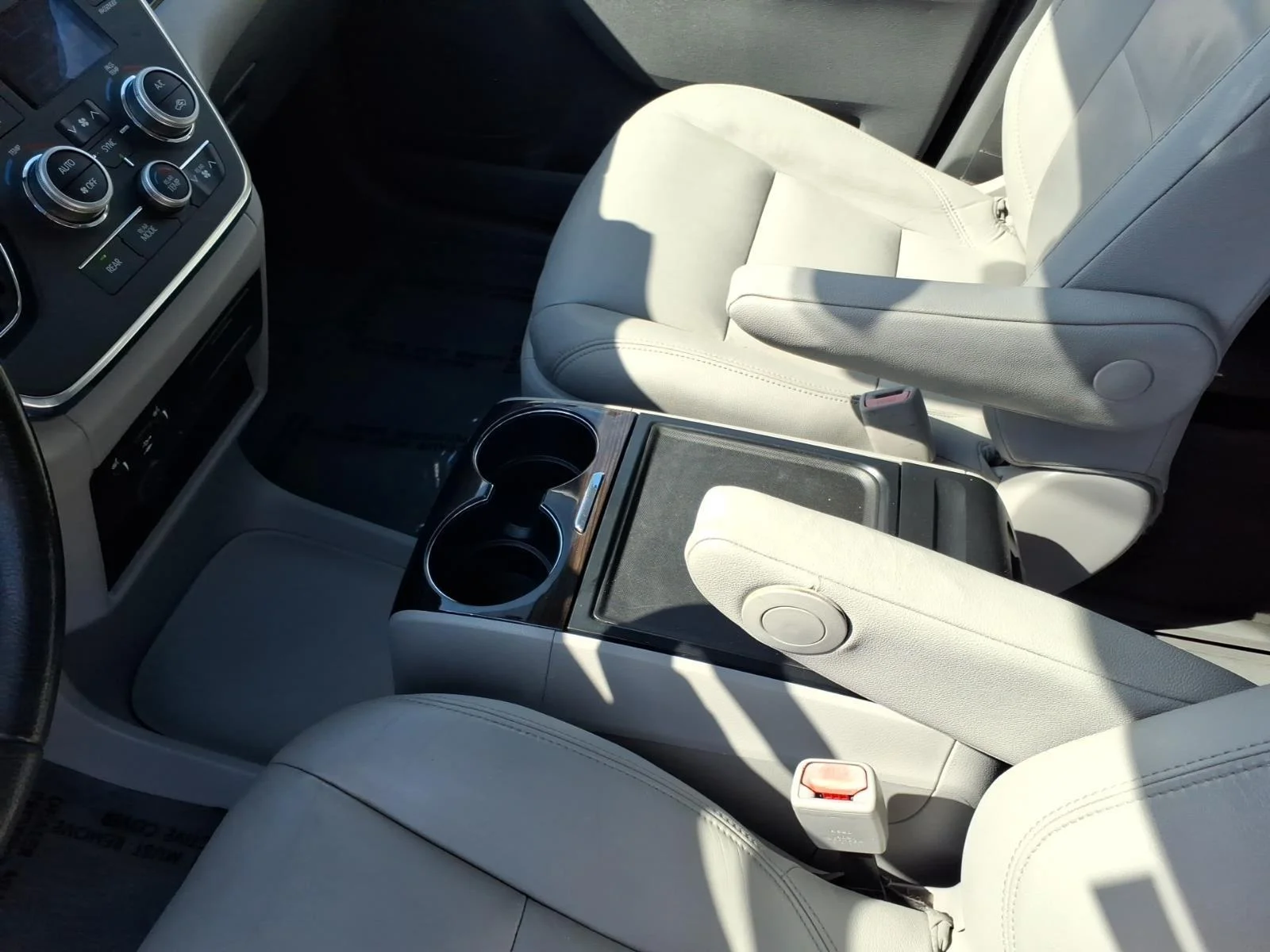 Used 2019 Midnight Black Metallic Toyota XLE image 23