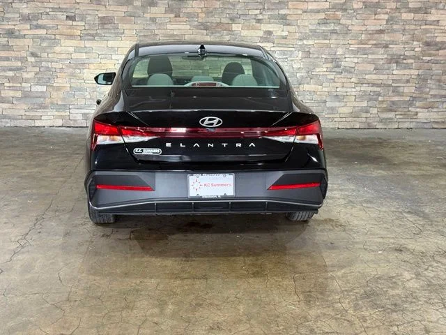 New 2026 Abyss Black Hyundai SE image 6