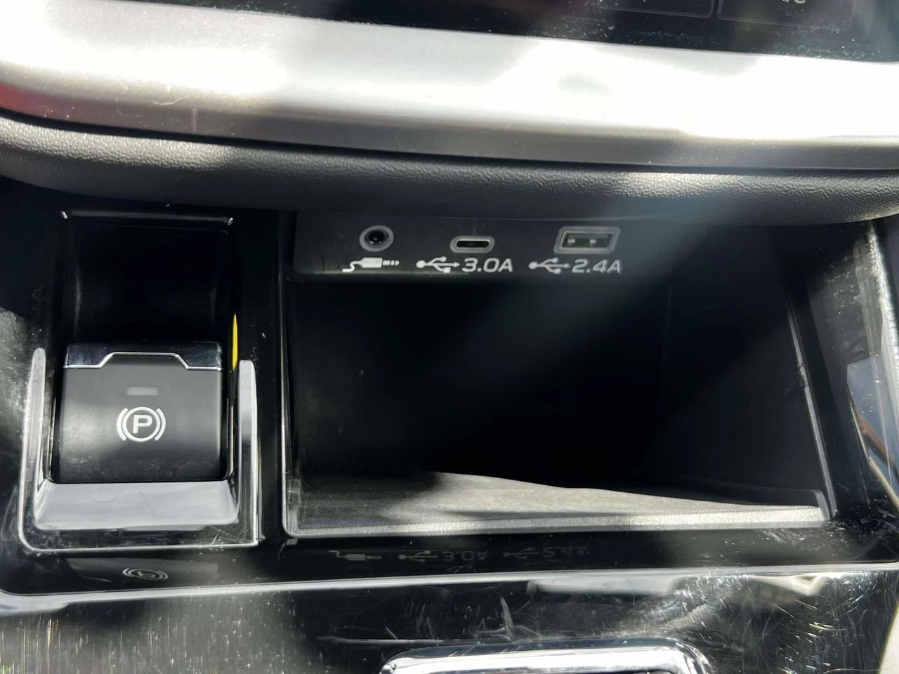 Used 2025 Crystal White Pearl Subaru Premium image 36