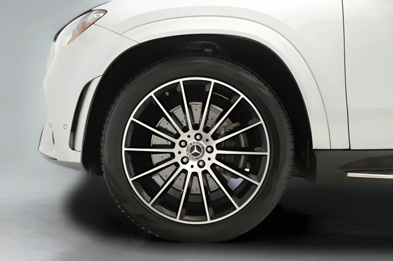 Used 2020 Silver Mercedes-Benz 450 4MATIC® AMG® Package image 27
