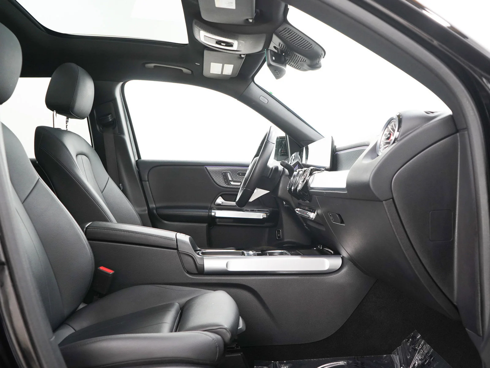 Used 2025 Black Mercedes-Benz GLB 250 image 11