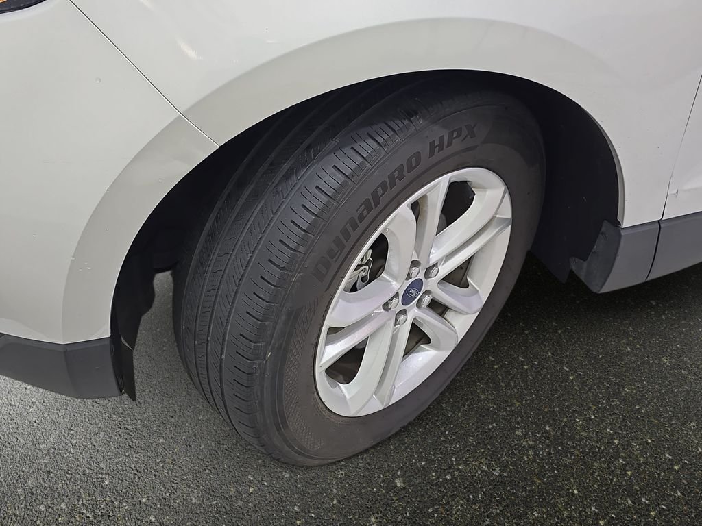 Used 2019 Silver Ford SEL image 31