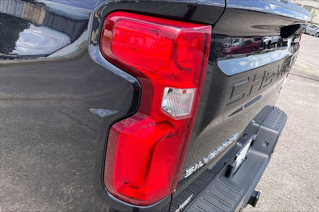 Used 2024 Dark Ash Metallic Chevrolet High Country image 30
