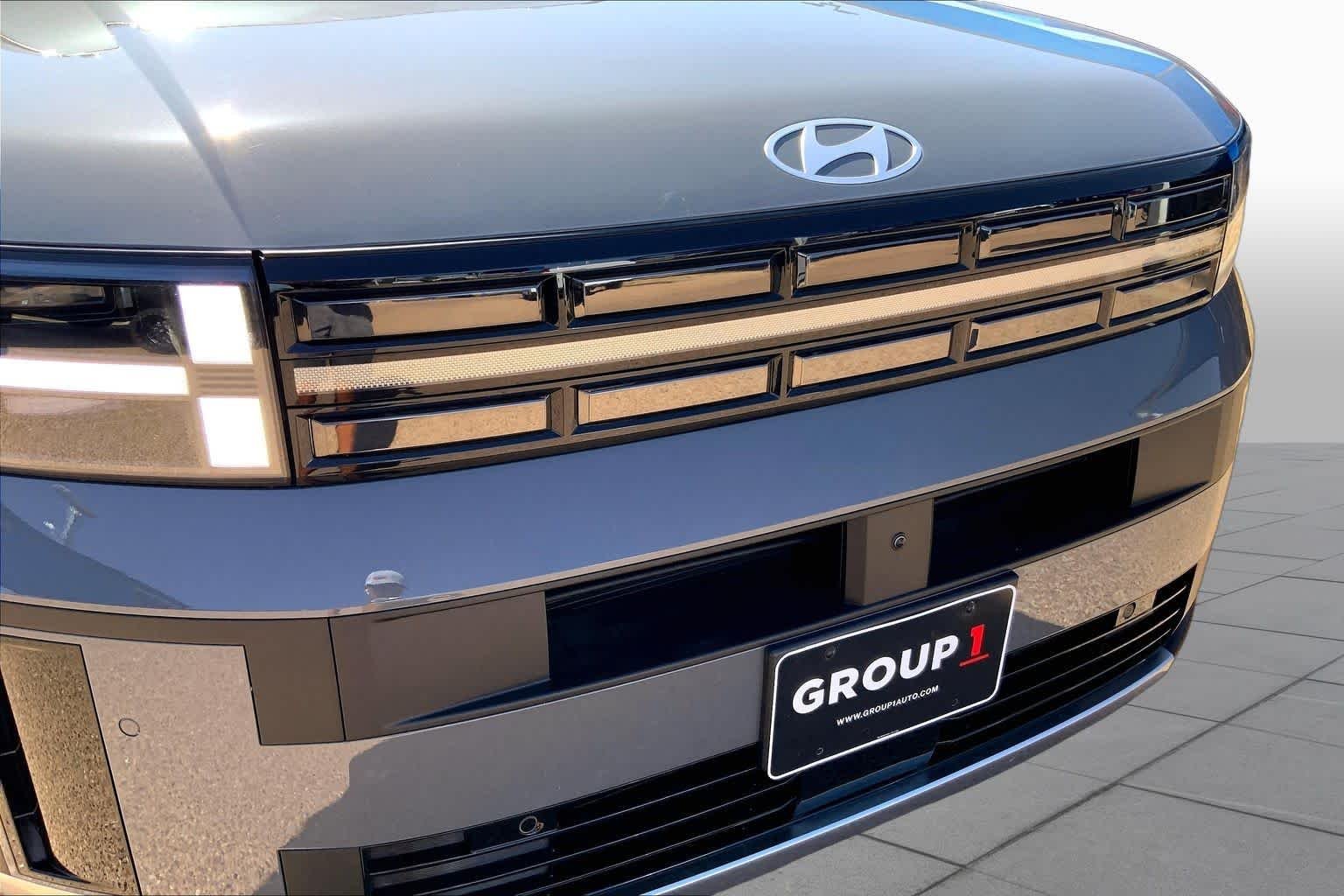 Used 2025 Hampton Gray Hyundai Limited image 30