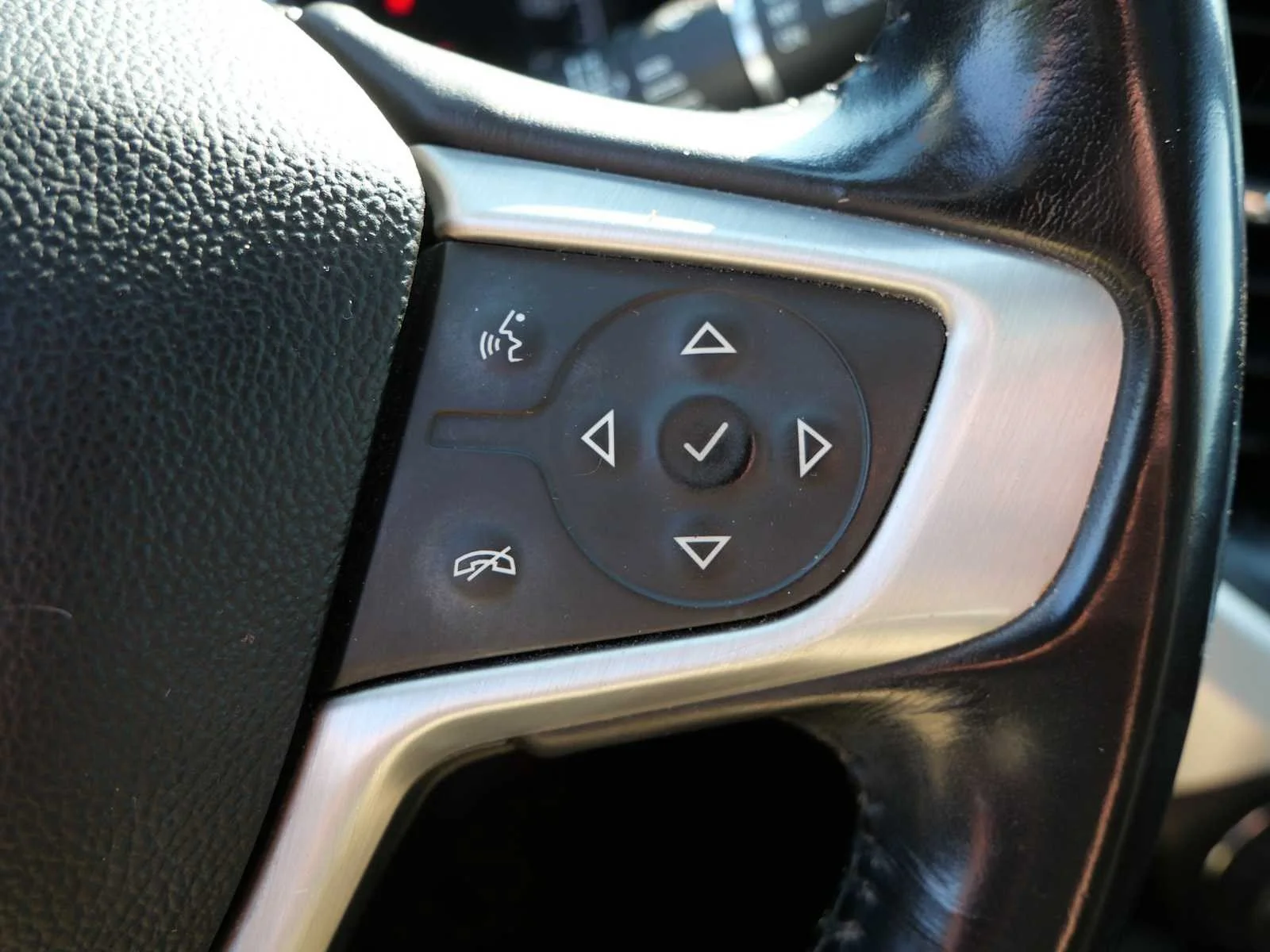 Used 2018 Ebony Twilight Metallic GMC SLE image 26