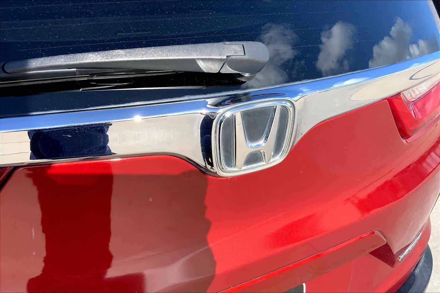 Used 2018 Basque Red Pearl II Honda Touring image 31