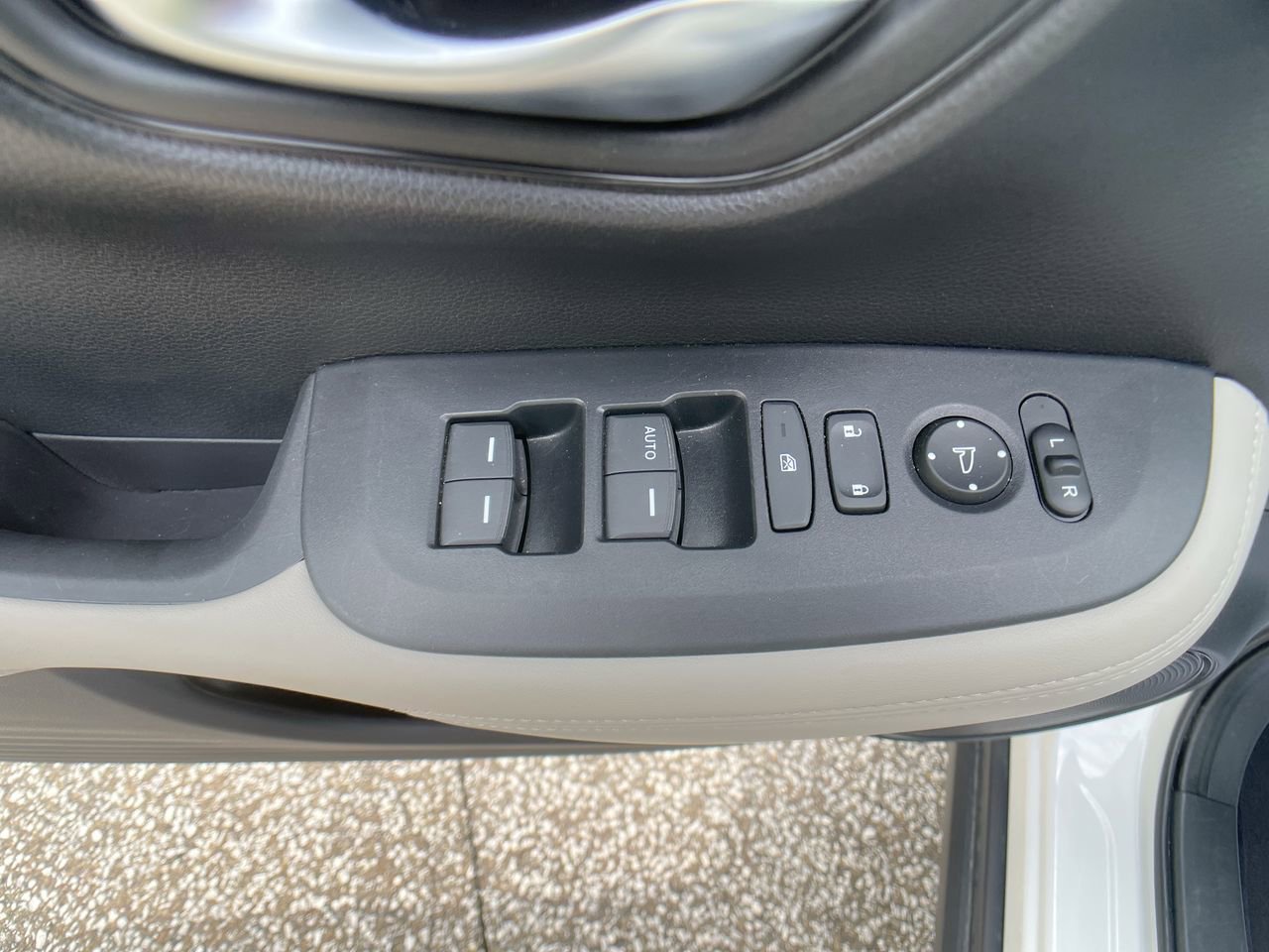 Used 2024 Platinum White Pearl Honda 5DR AWD LX image 12