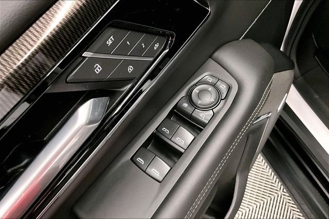 Used 2025 Summit White GMC Elevation image 32
