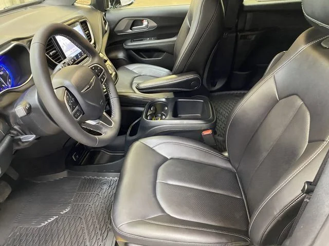 2026 Chrysler Pacifica Select - Photo 20