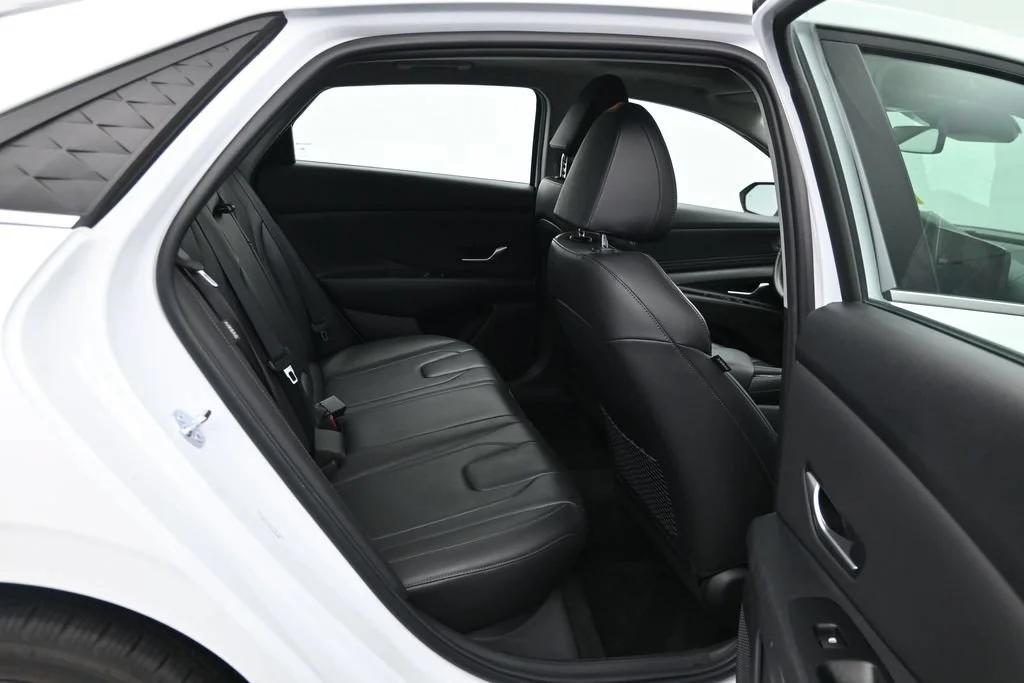 Used 2025 White Hyundai Limited image 19