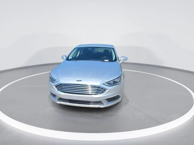 Used 2018 Silver Ford SE image 3