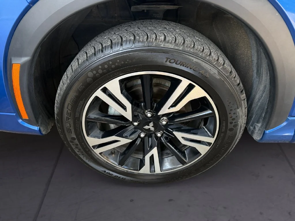 Used 2024  Mitsubishi SE image 9