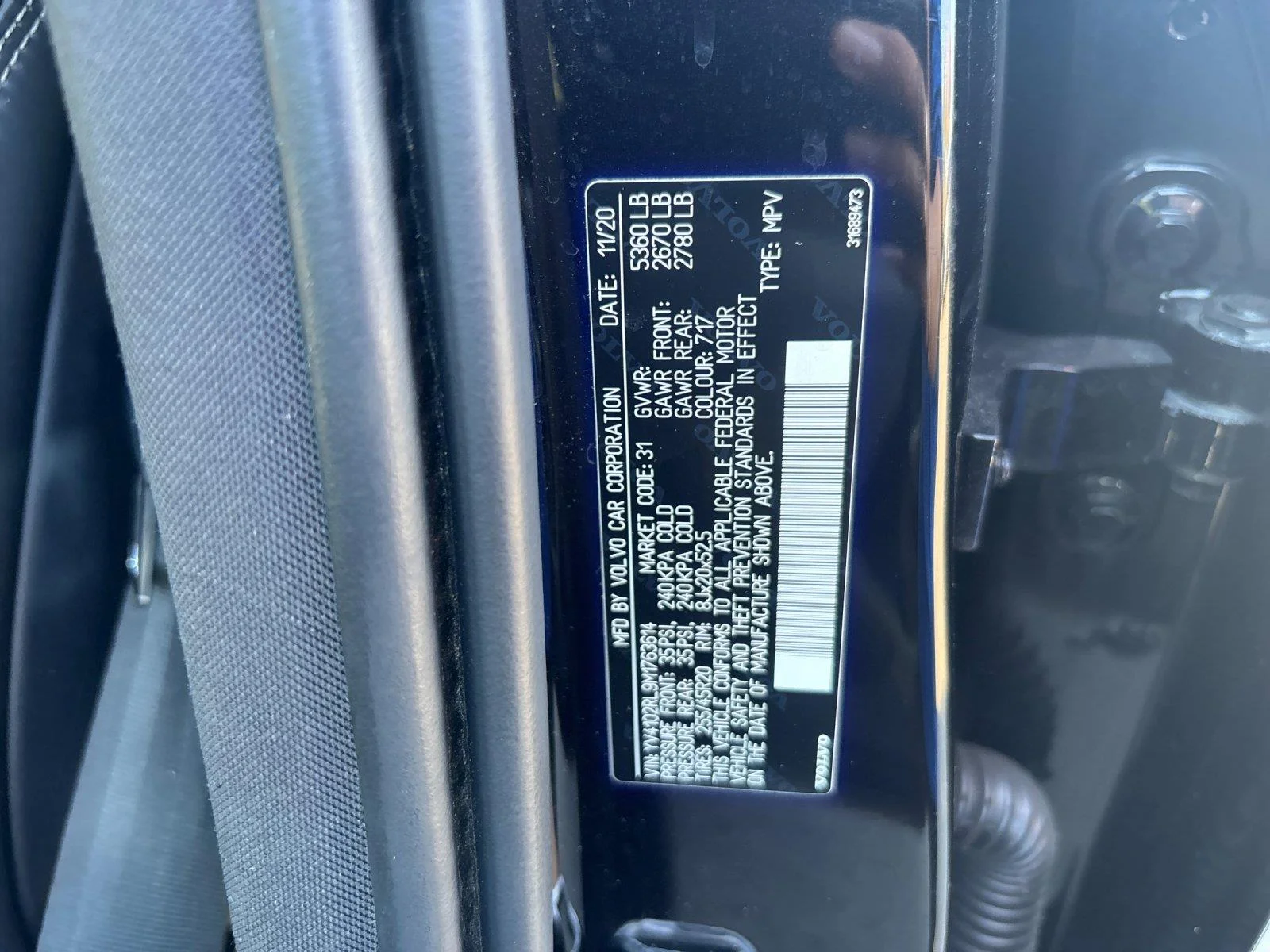 Used 2021 Onyx Black Metallic Volvo Inscription image 11