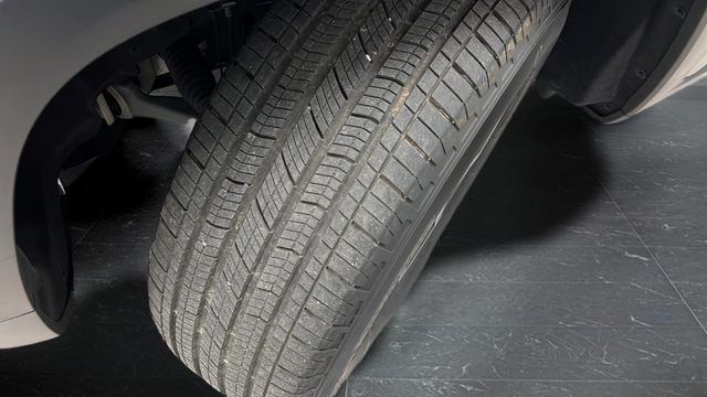 Used 2024 Midnight Sky Jeep Limited image 36