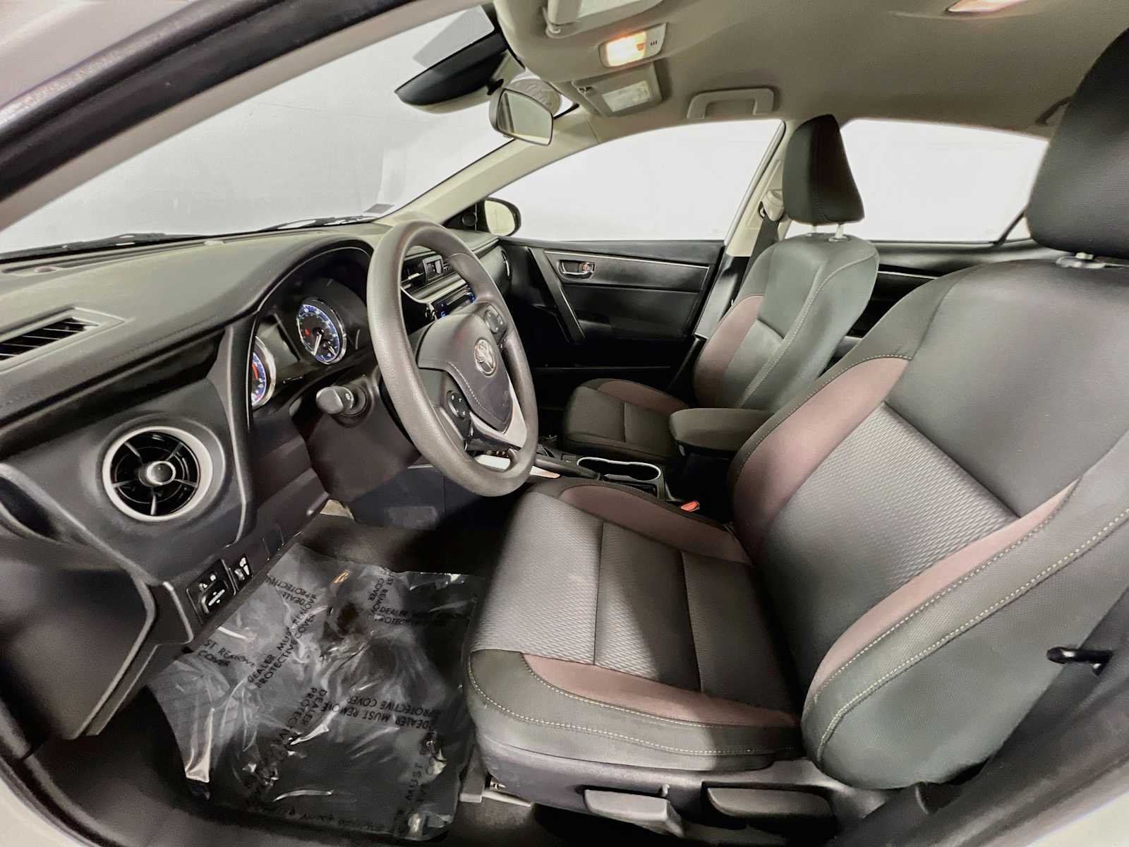 Used 2018 Super White Toyota LE image 21