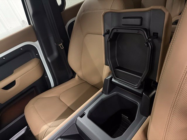 New 2026 Fuji White Land Rover X-Dynamic SE image 35