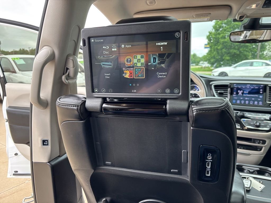 2020 Chrysler Pacifica Hybrid Limited - Photo 35