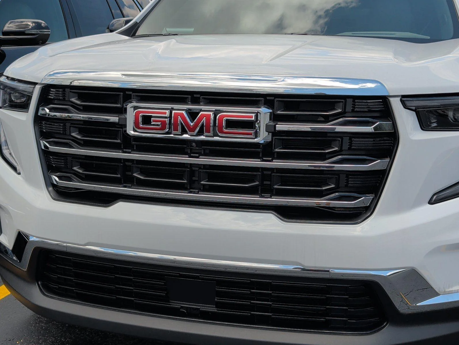 New 2026 Summit White GMC Elevation image 31