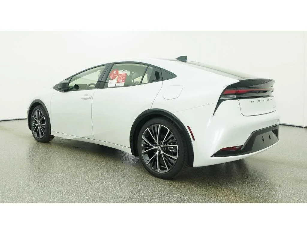 New 2027 Wind Chill Pearl Toyota XLE image 21