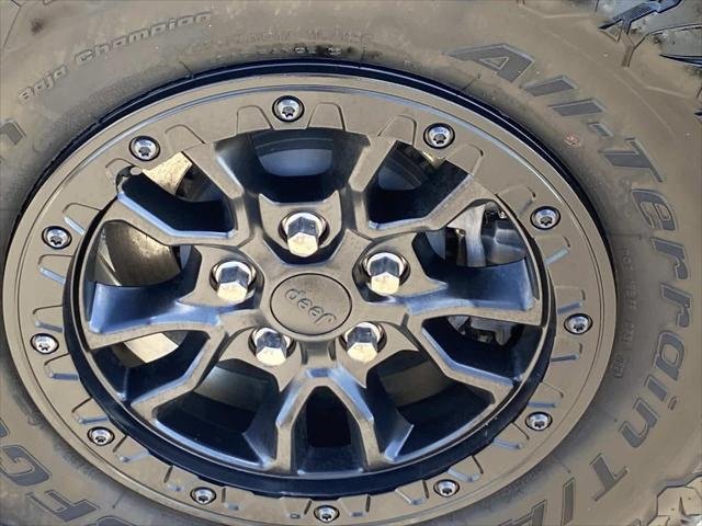 Used 2023 Granite Crystal Metallic Clearcoat Jeep Willys image 35