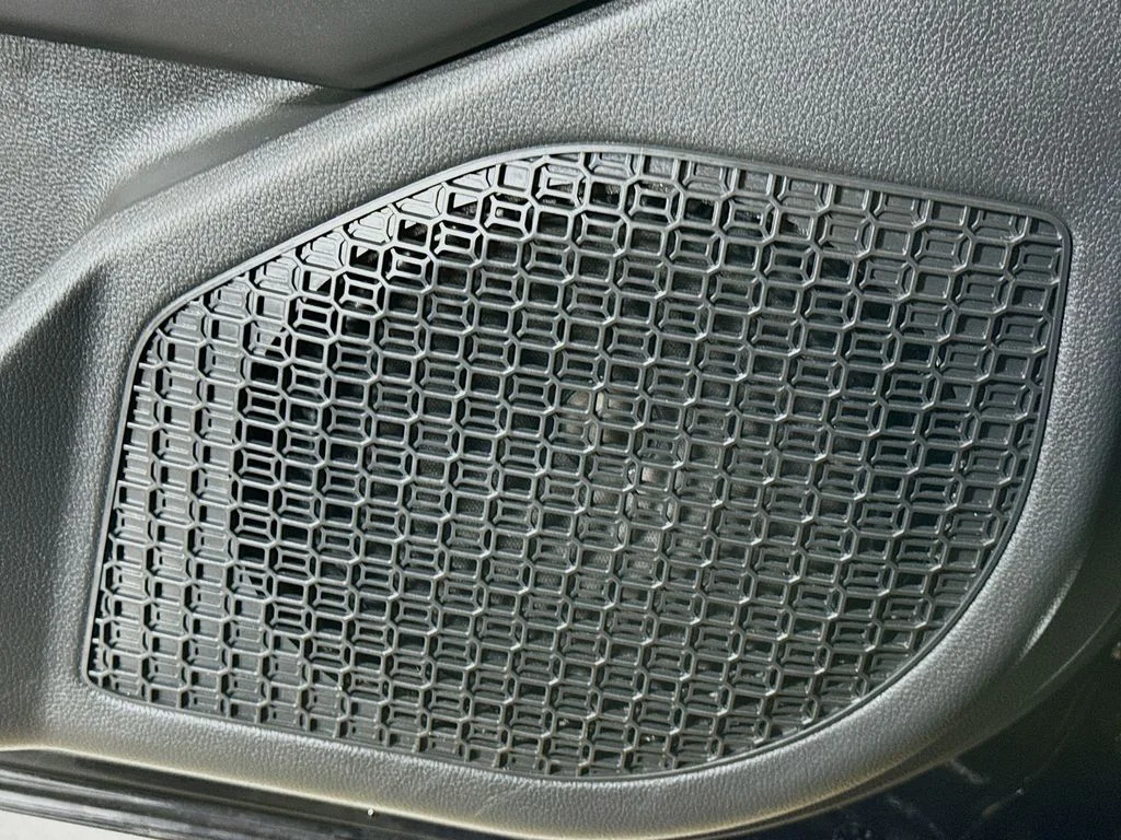 2025 Toyota Tacoma SR5 - Photo 22