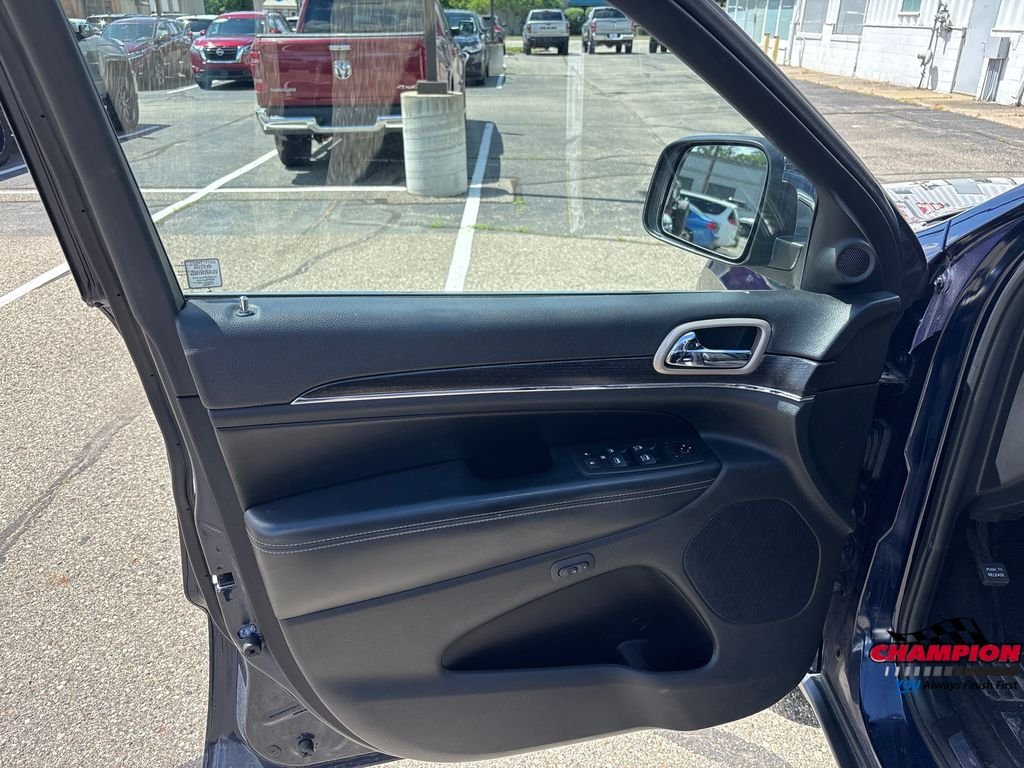 Used 2014 Blue Jeep Limited image 9