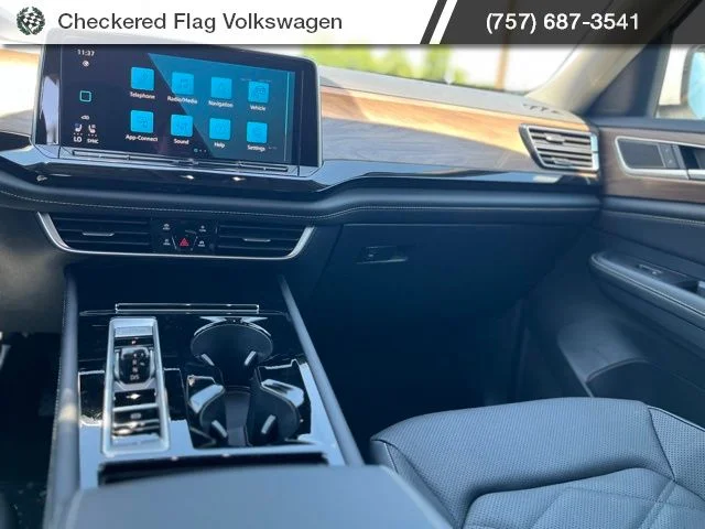 New 2026 White Volkswagen 2.0T SE w/Technology image 33