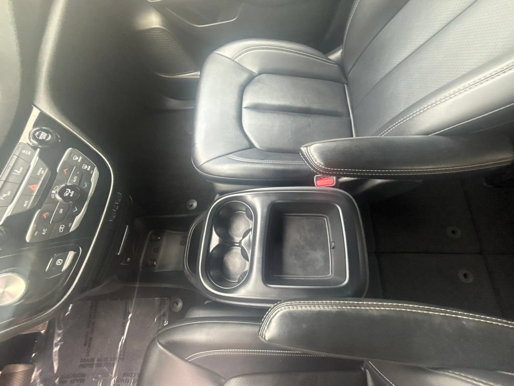 Used 2025 Black Chrysler Select image 15