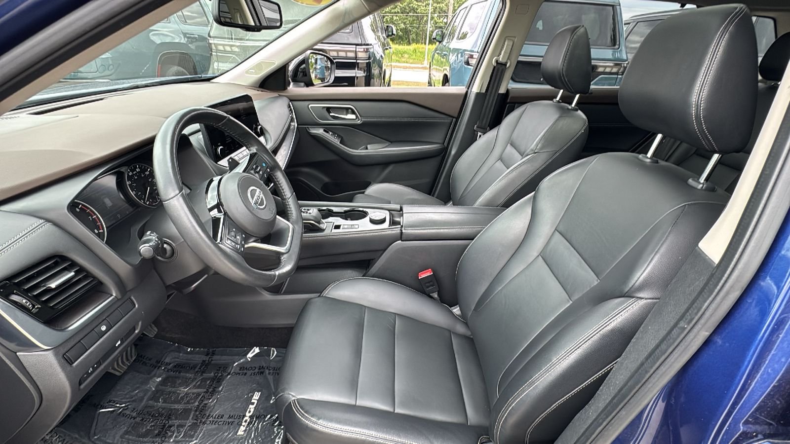 Used 2021 Blue Nissan SL image 17