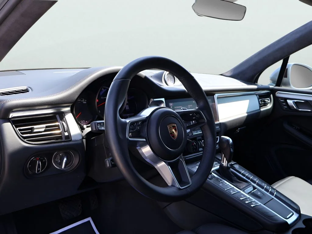 Used 2020 Dolomite Silver Metallic Porsche Turbo image 4