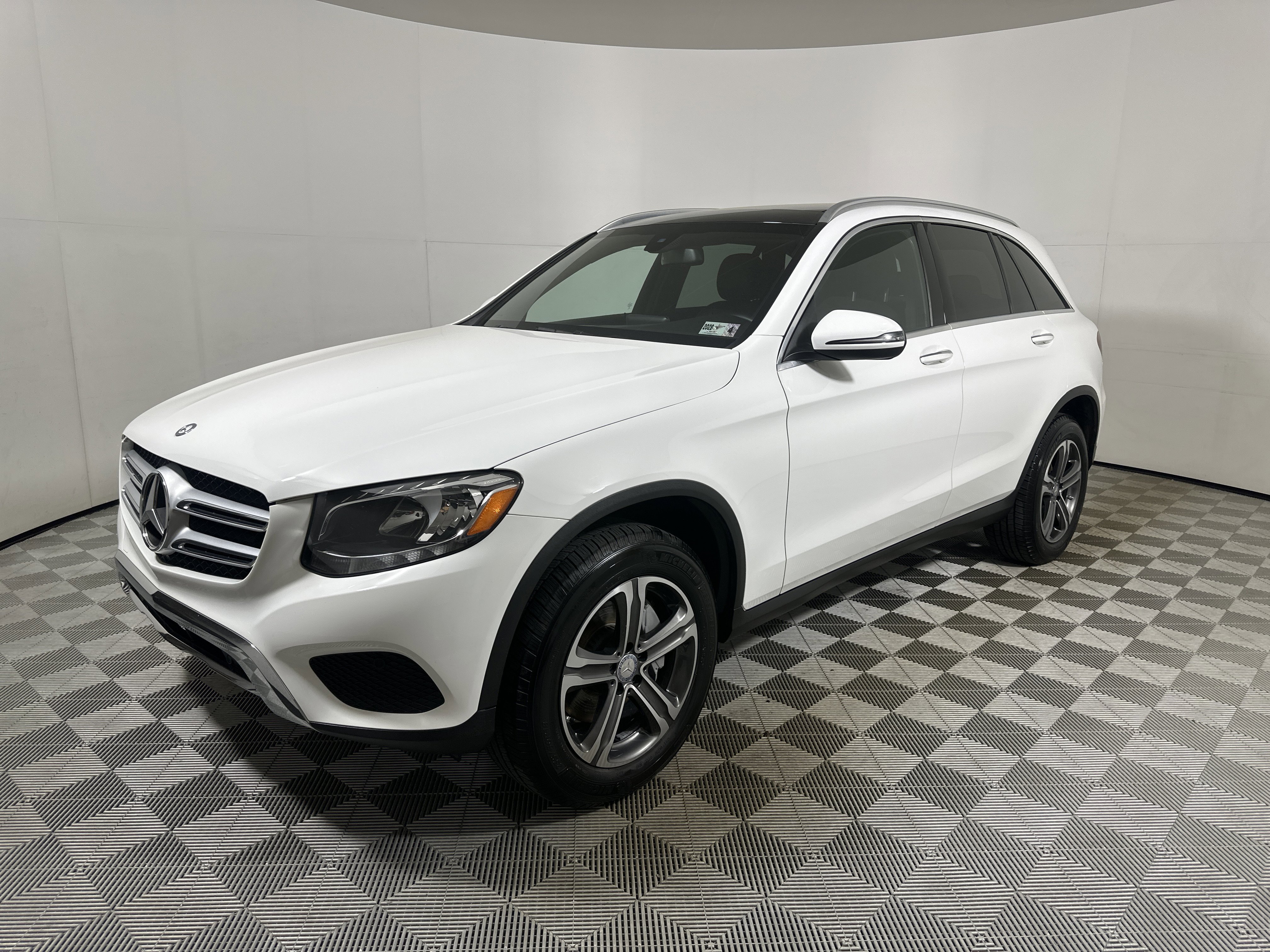 Used 2017 Polar White Mercedes-Benz GLC 300 image 3