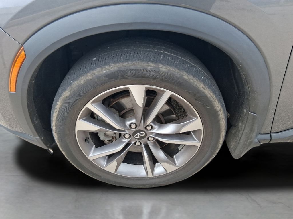 Used 2023 Gray INFINITI LUXE image 9