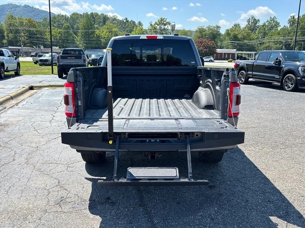 Used 2023 Gray Ford Lariat image 7