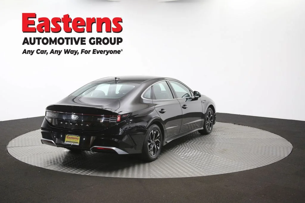 Used 2025 Black Hyundai SEL image 41