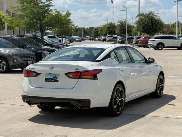 Used 2024 Glacier White Nissan 2.5 SR image 5