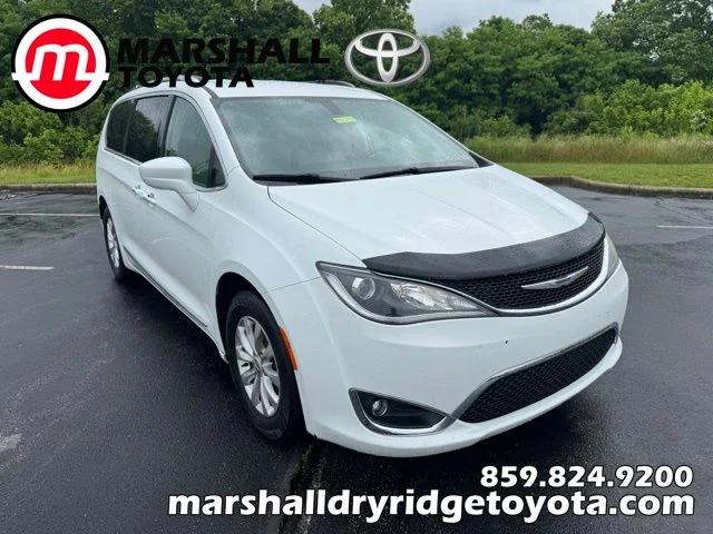2019 Chrysler Pacifica Touring L's photo