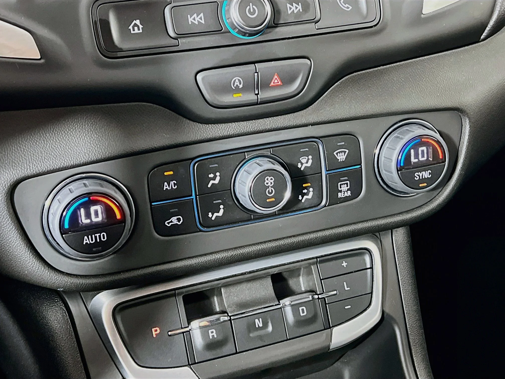 Used 2023 Ebony Twilight Metallic GMC SLE image 19