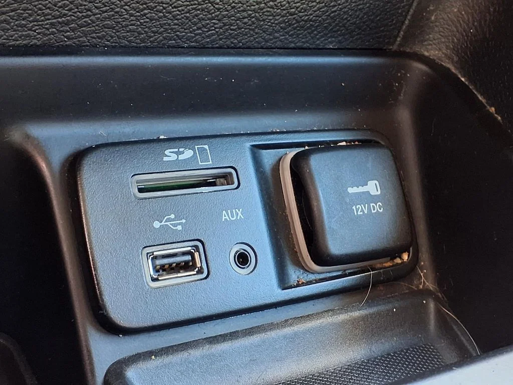 Used 2018 Black Jeep Latitude image 17