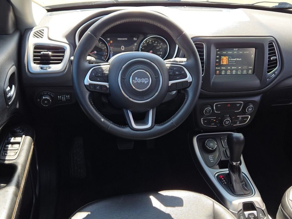 Used 2018 Gray Jeep Latitude image 17