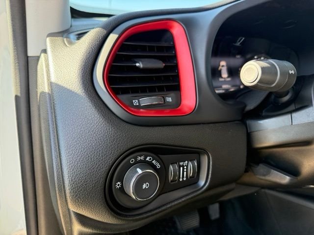 Used 2022 Alpine White Clearcoat Jeep Trailhawk image 13