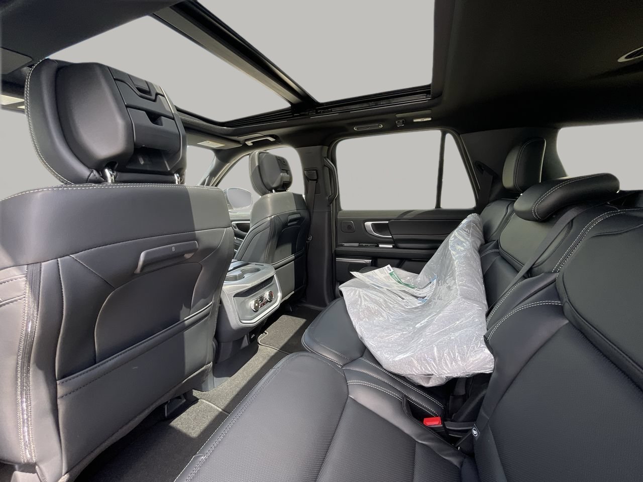 New 2027 Bronze Fire Metallic Tinted Clearcoat Ford Platinum image 15