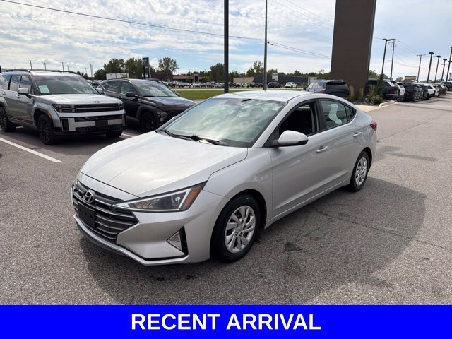 Used 2019 Silver Hyundai SE image 8