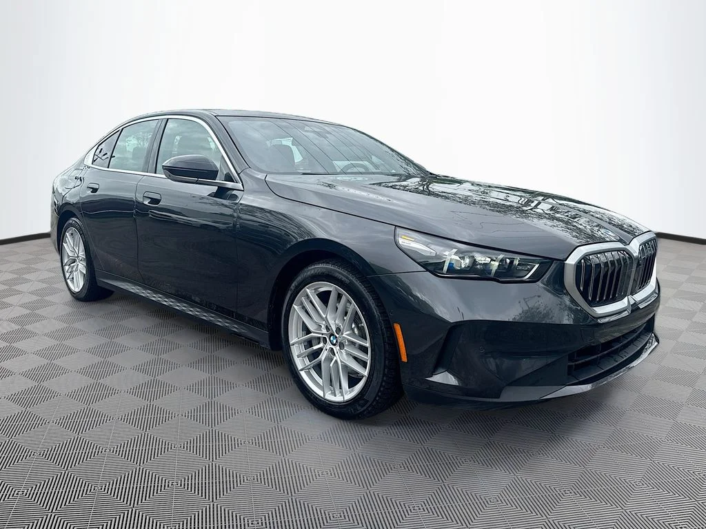 Used 2025 Gray BMW 530i xDrive image 4