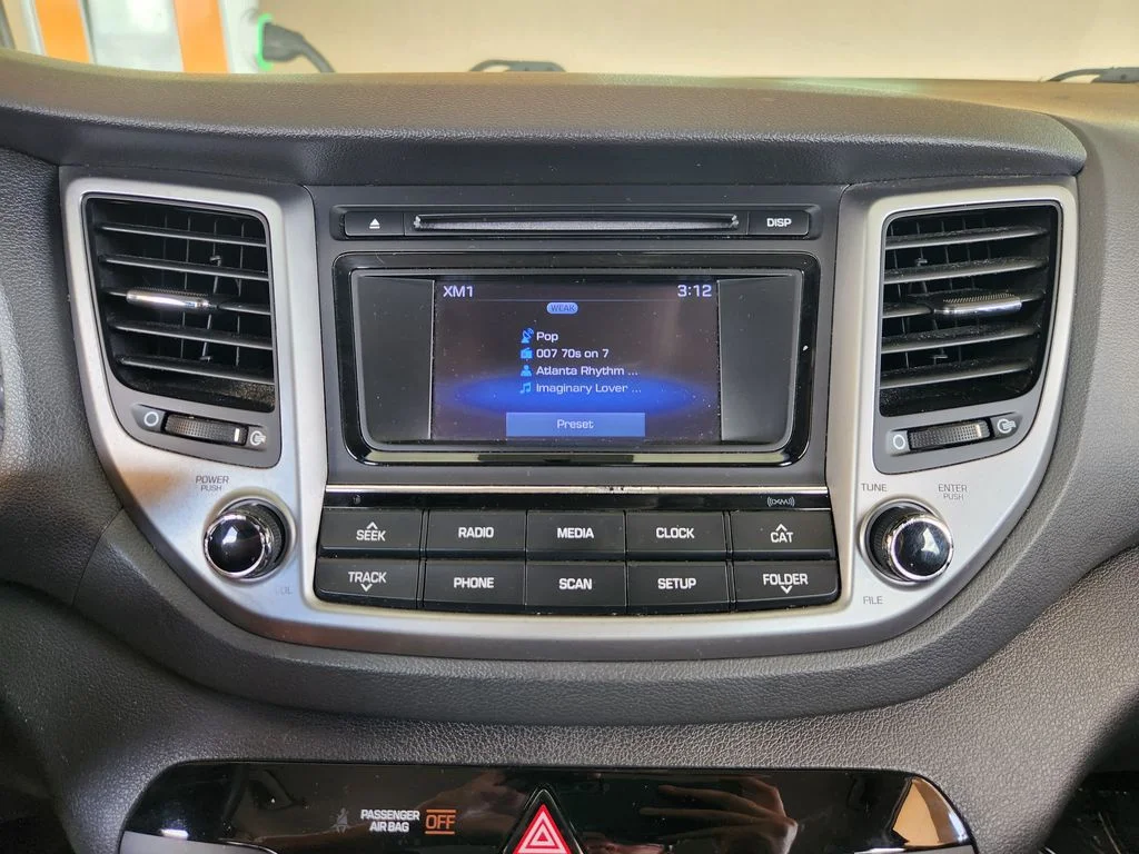 Used 2016 Ash Black Hyundai SE image 18