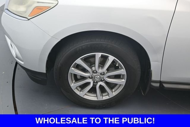Used 2014 Silver Nissan SV image 9
